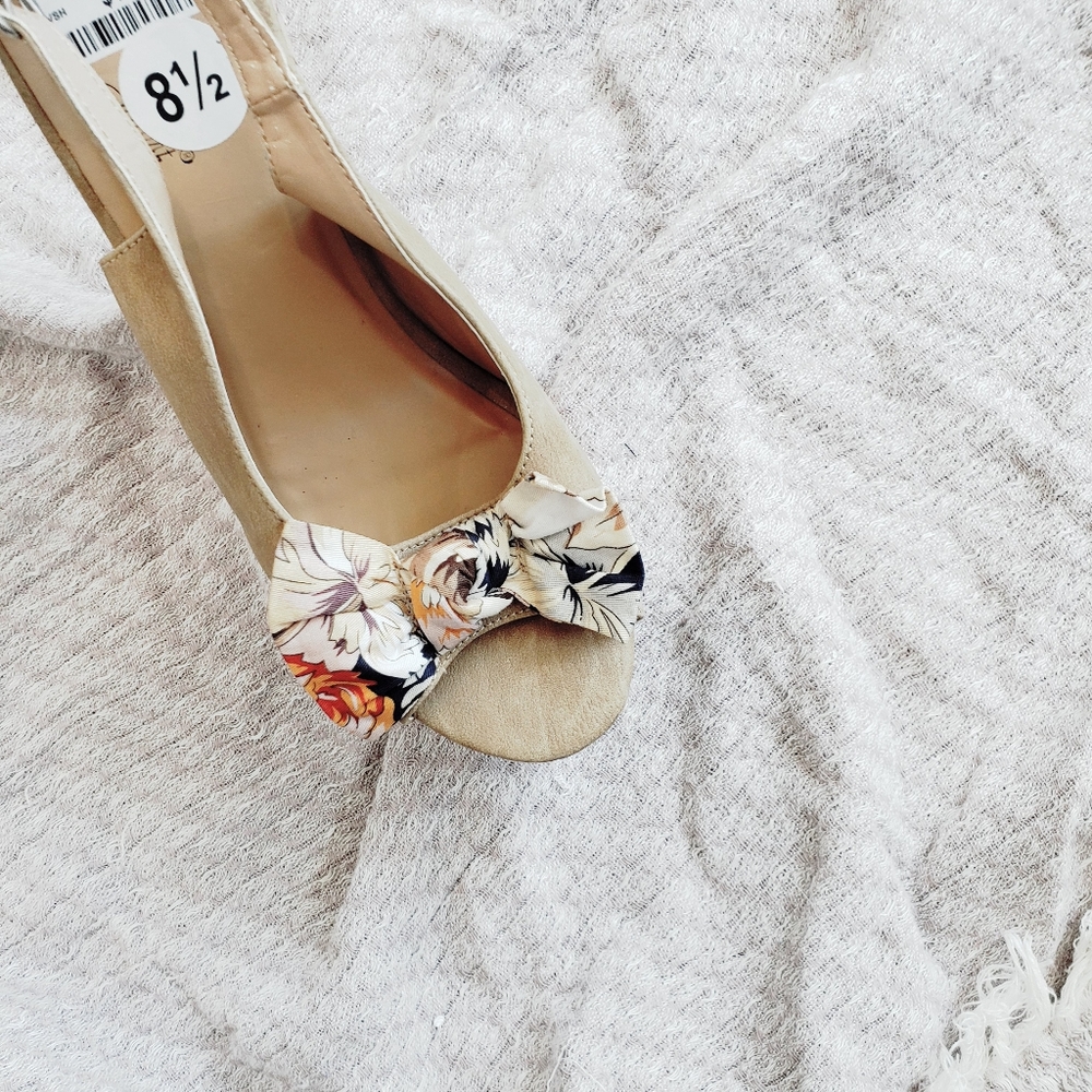 NWT! Madeline Stuart Wedge